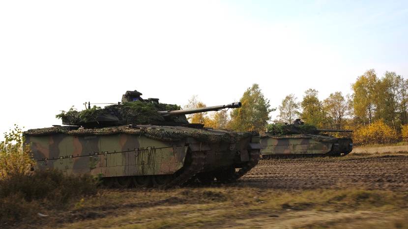 De CV90 pantservoertuig tijdens een oefening in Duitsland. Archieffoto: ministerie van Defensie.