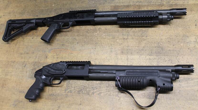 2 Shotguns met speciale loop voor het doorbreken van deuren.