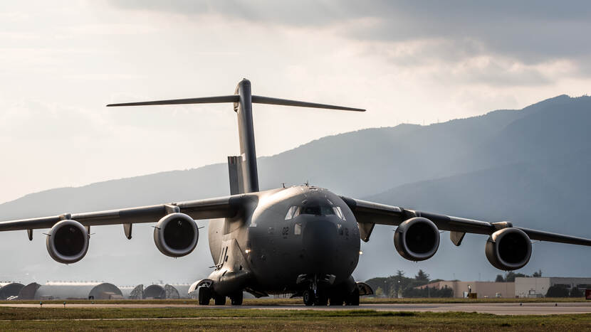 Een C-17-transportvliegtuig.