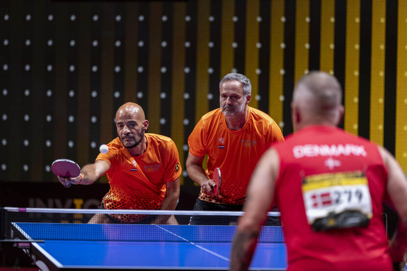 Nederland tegen Denemarken bij tafeltennis.