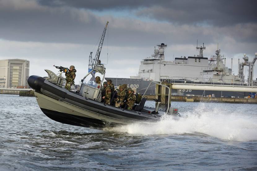 Mariniers van Netherlands Maritime Special Forces (NLMARSOF) tijdens anti-terreuroefening Jackal Stone, september 2014.