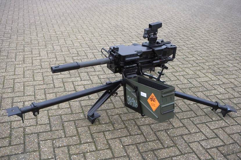 AGW, automatische granaatwerper 40mm.