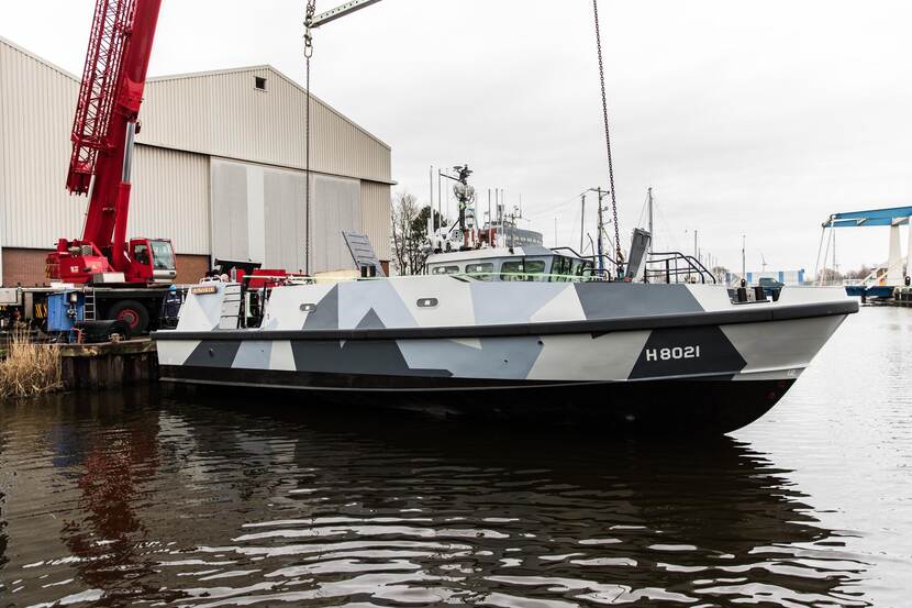 Zijaanzicht van de Hydrograaf Expeditionary Survey Boat.