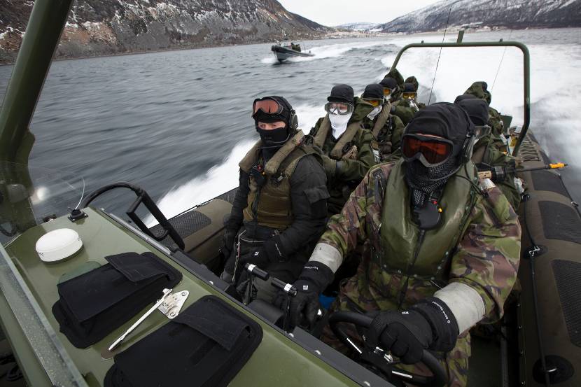 Militairen in een Frisc.