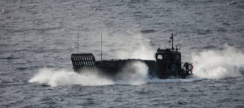 Um LCVP nas águas em torno de Harstad, Noruega, durante o exercício de Resposta ao Frio da OTAN, 2012.