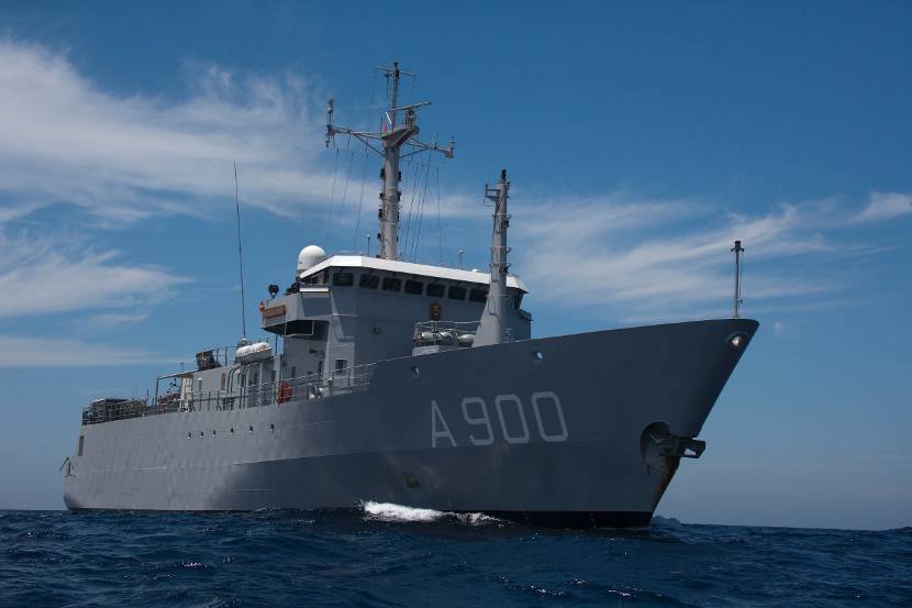 Zr.Ms. Mercuur voor de Spaanse kust tijdens deelname aan de Europese grensbewakingsmissie Frontex, 2011.