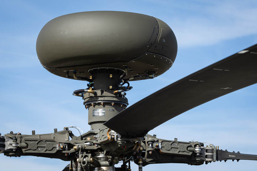 De Fire Control Radar van een Apache Echo-gevechtshelikopter.