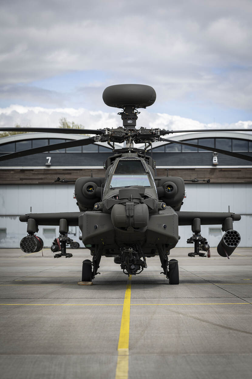 Vooraanzicht Apache Echo-gevechtshelikopter.
