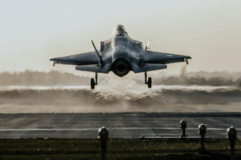 F-35 stijgt net op.