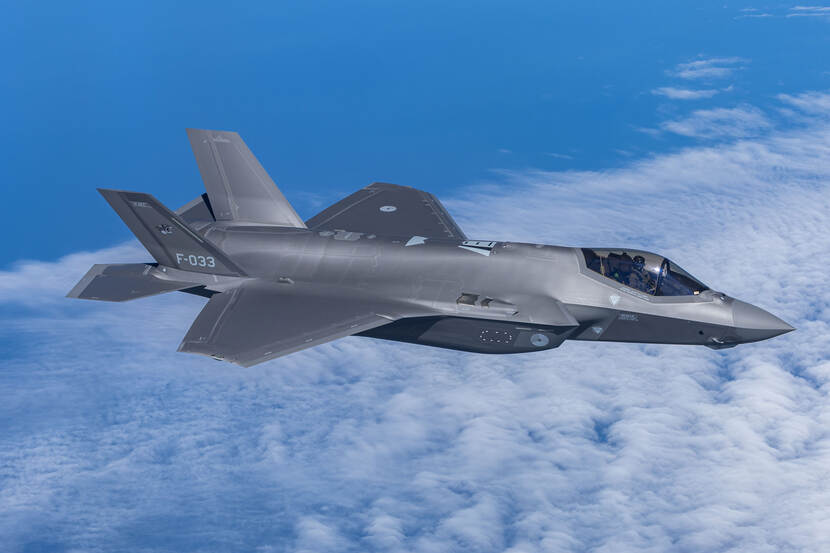 Een Nederlandse F-35 in de lucht.