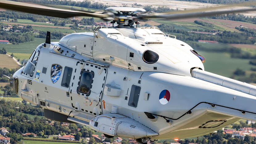 Close-up zijkant helikopter.