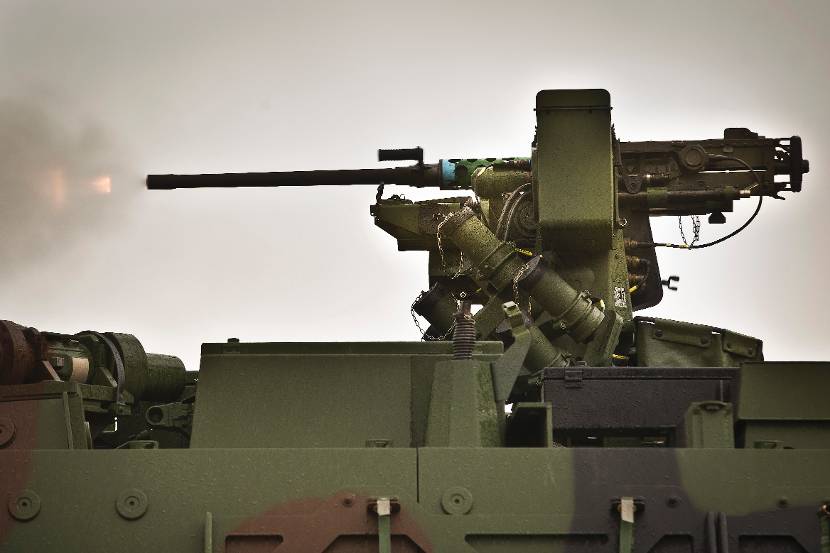 Remote controlled zware .50-mitrailleur op een Boxer-pantserwielvoertuig.