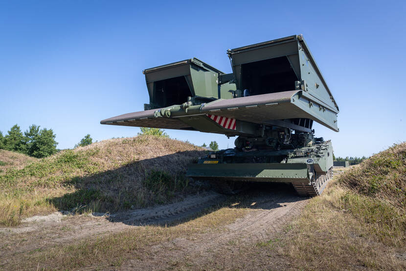 Voorkant Leopard 2-brugleggende tank.