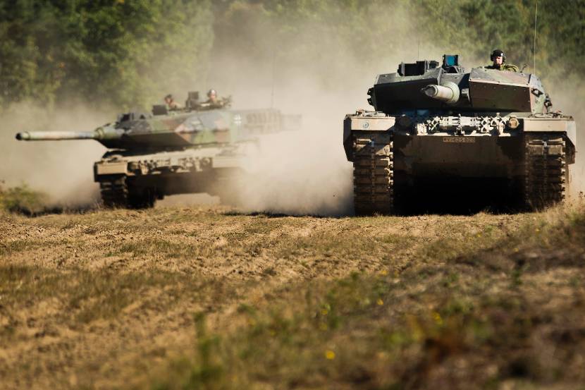 2 tanques de batalha.