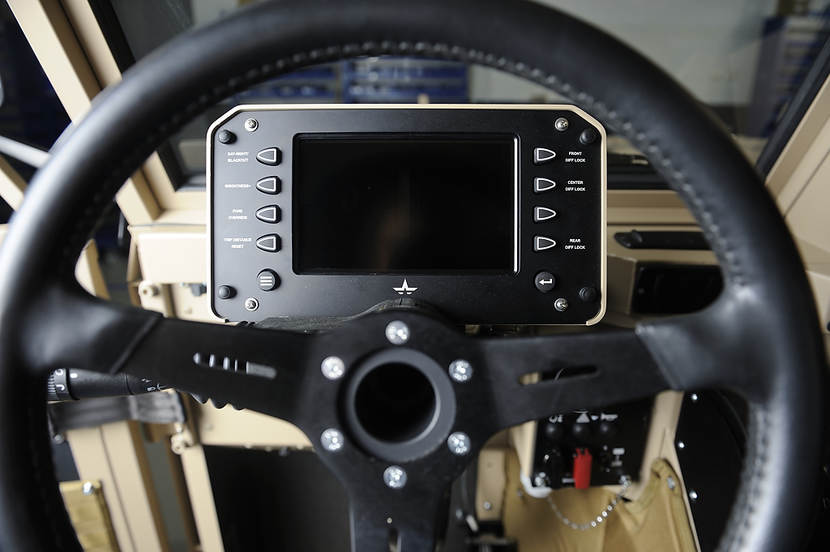 De 'cockpit' van een Vector. Door het stuur zie je het digitale informatiepanel.