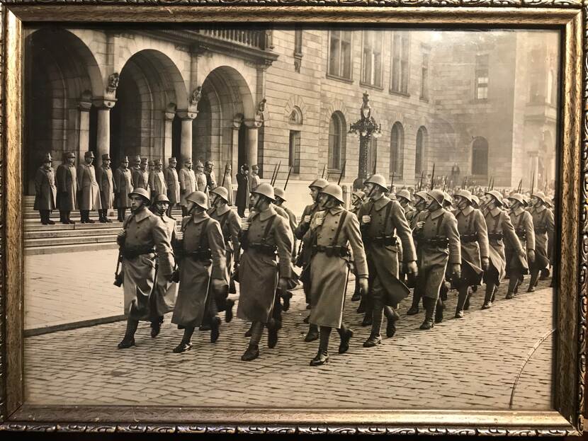 Foto van een militaire defilé in Rotterdam, 1939.