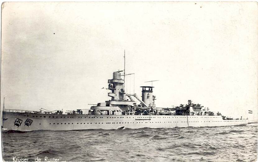 Historische foto van Hr.Ms. De Ruyter