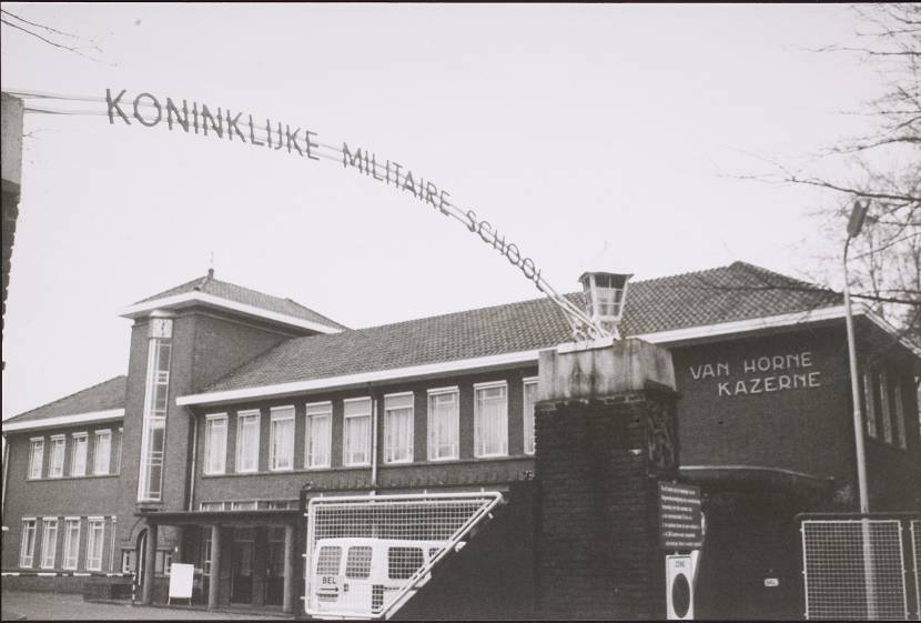 Gebouwencomplex van de Koninklijke Militaire School (KMS) te Weert.