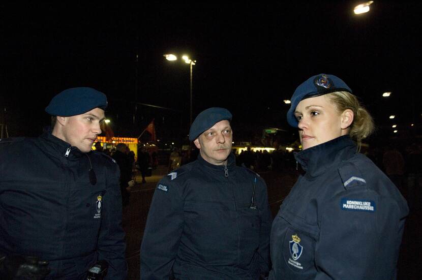 3 marechaussees.