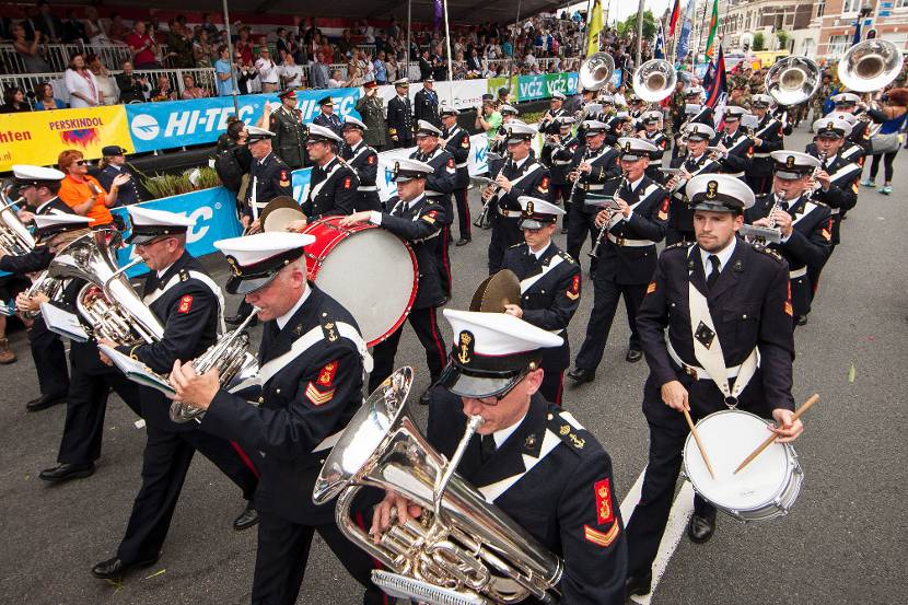 Marinierskapel bij de intocht Nijmeegse Vierdaagse