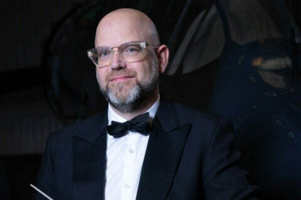 Portret van chef-dirigent Orkest Koninklijke Luchtmacht majoor Jasper Staps