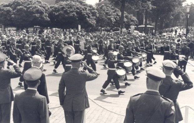 De luchtmachtkapel in 1963.