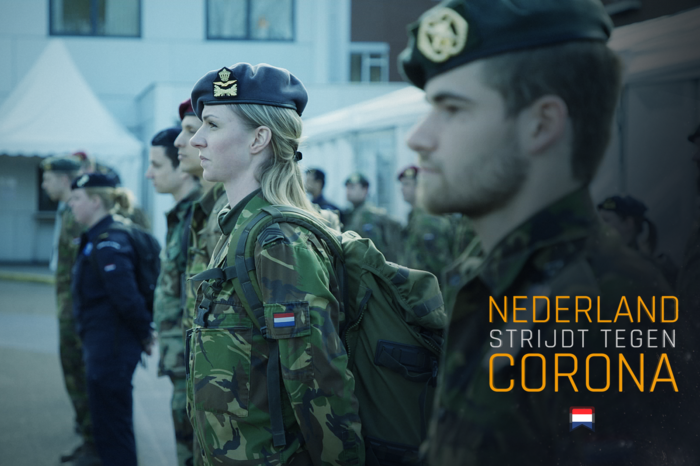 Zijaanzicht van militairen op een rij. Tekst: Nederland strijdt tegen corona.