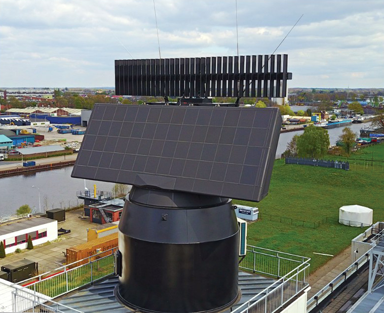 Radarstation, schuin van boven gezien.