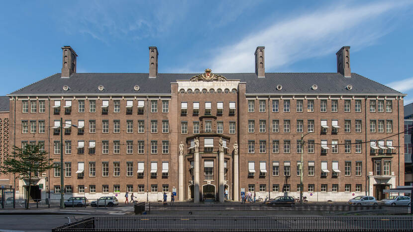 Pand van het ministerie van Defensie aan de Kalvermarkt 32 in Den Haag.