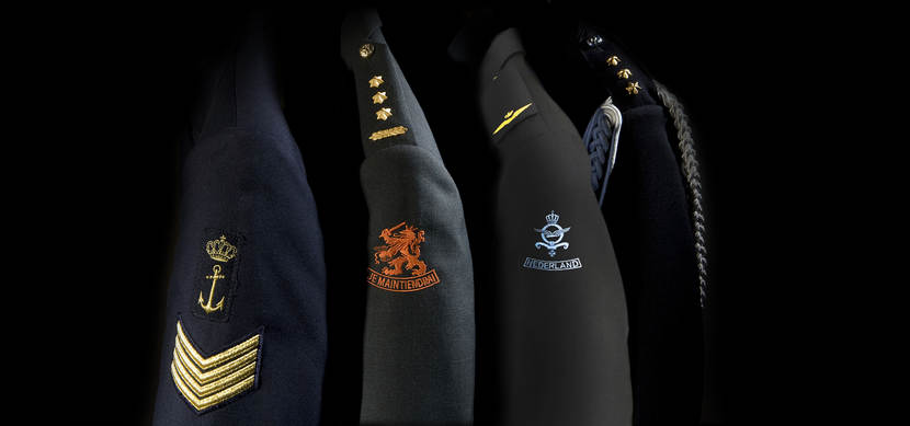 Uniformen van de 4 krijgsmachtdelen.