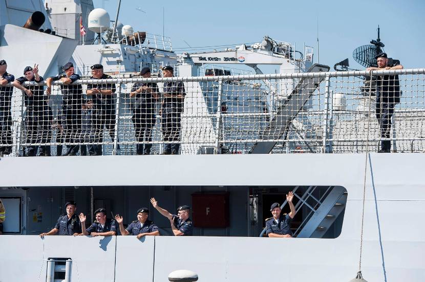 Zr.Ms. Holland vertrekt naar het Caribisch gebied.