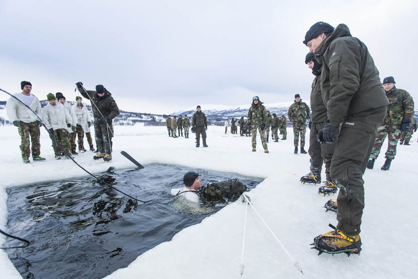 Koudweertraining mariniers.