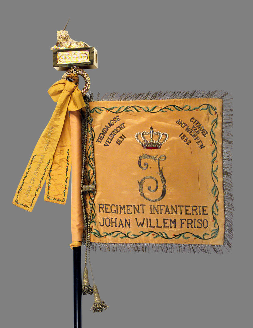 De voorkant van het vaandel van het Regiment Infanterie Johan Willem Friso.