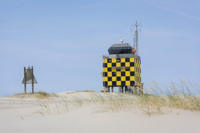 Controletoren op Vliehors Range.