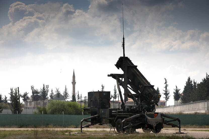 Een Patriot-lanceerinrichting van het DGLC opgesteld ter bescherming van de Turkse stad Adana (september 2013).