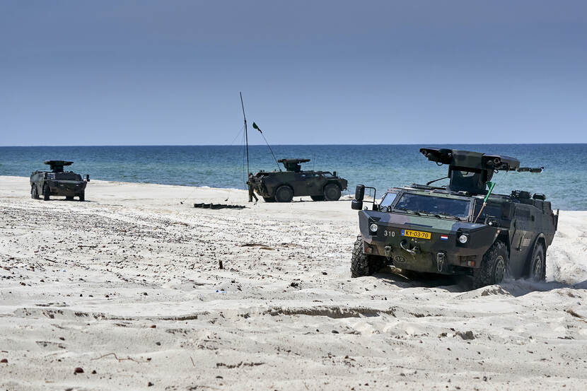 3 Fennek-wielvoertuigen SWP (Stinger weapon platform) op het strand in Polen, Ustka, tijdens de oefening Tobruq Legacy (juni 2019).