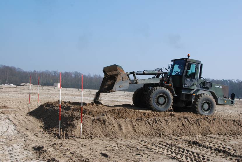 De Pioniers- en Pontonniersschool verzorgt de opleidingen en trainingen rond de genievakgebieden bouw en infra, waaronder grond-, weg- en waterbouw.