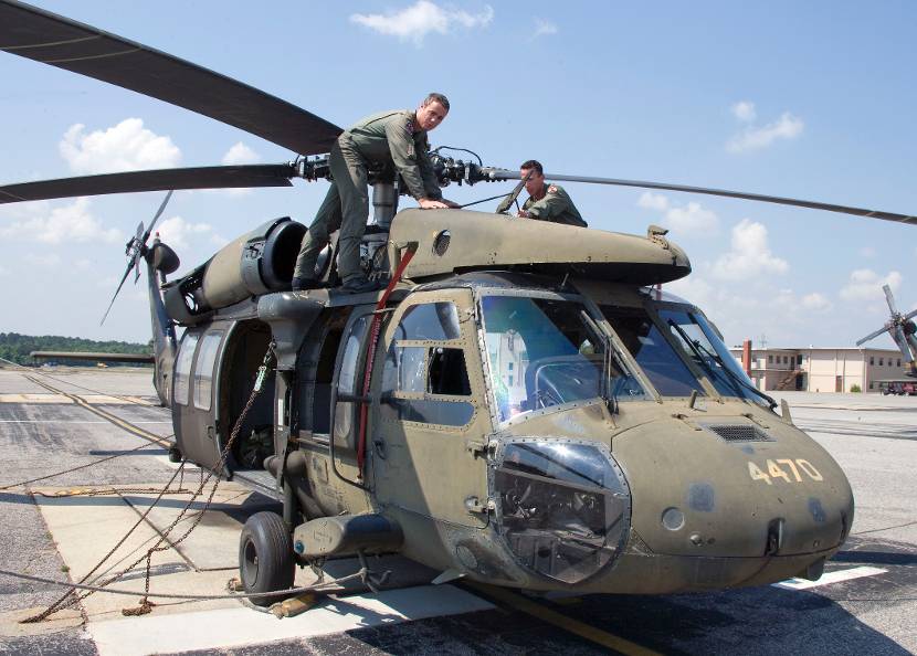 Een Blackhawk-helikopter op Fort Novosel.