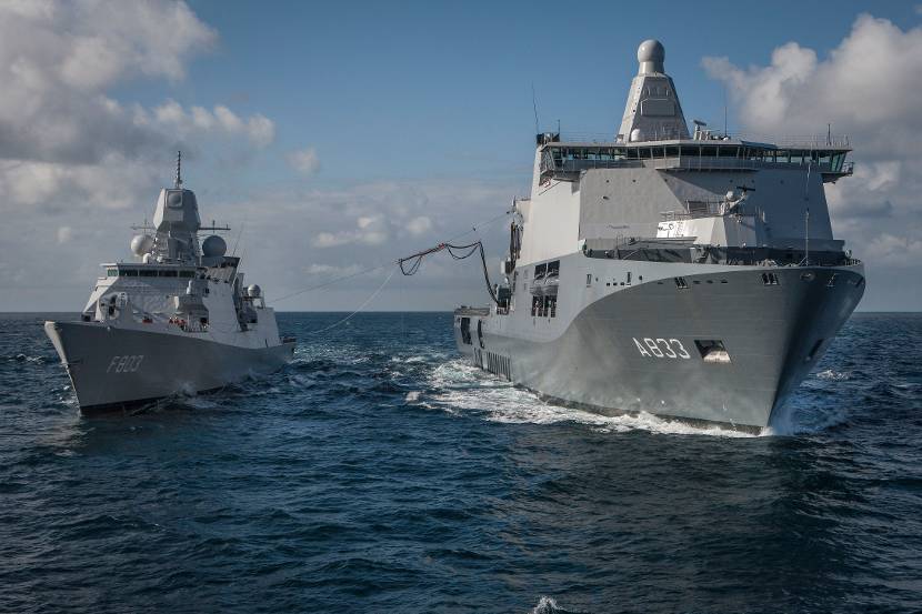 Marineschepen Tromp en Karel Doorman.